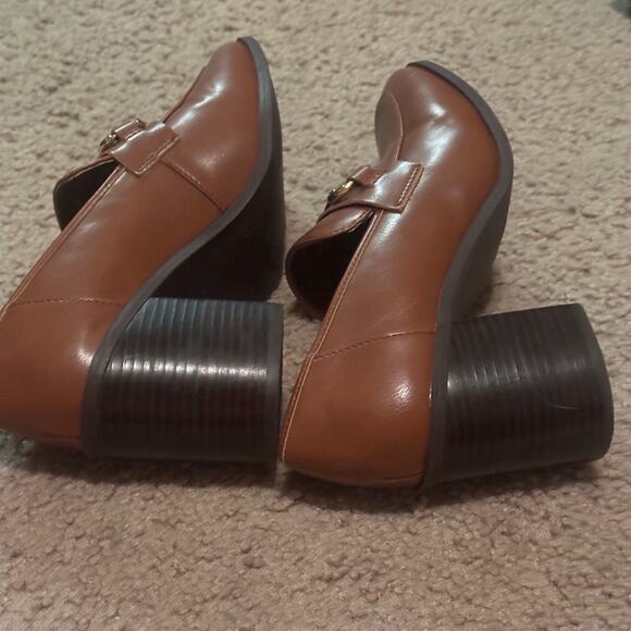 LAUREN BLAKWELL LOAFER STYLE HEELS NEUTRAL BROWN LEATHER GOLD TONE 8.5M - Picture 6 of 12